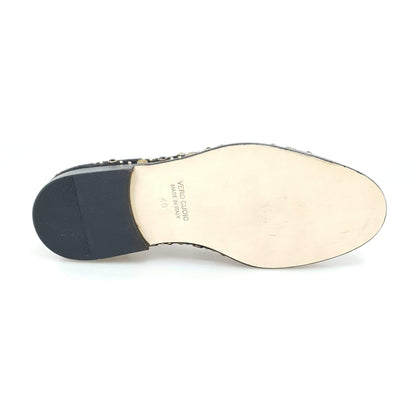 Scarpa mocassino Jack Sparrow Wishdance in camoscio nero con borchie oro e Swarovski neri, fondo in cuoio premium.
