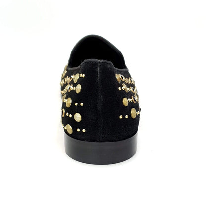 Mocassino da uomo Wishdance Jack Sparrow Pirata in camoscio nero con borchie oro e Swarovski neri, fondo in cuoio premium.