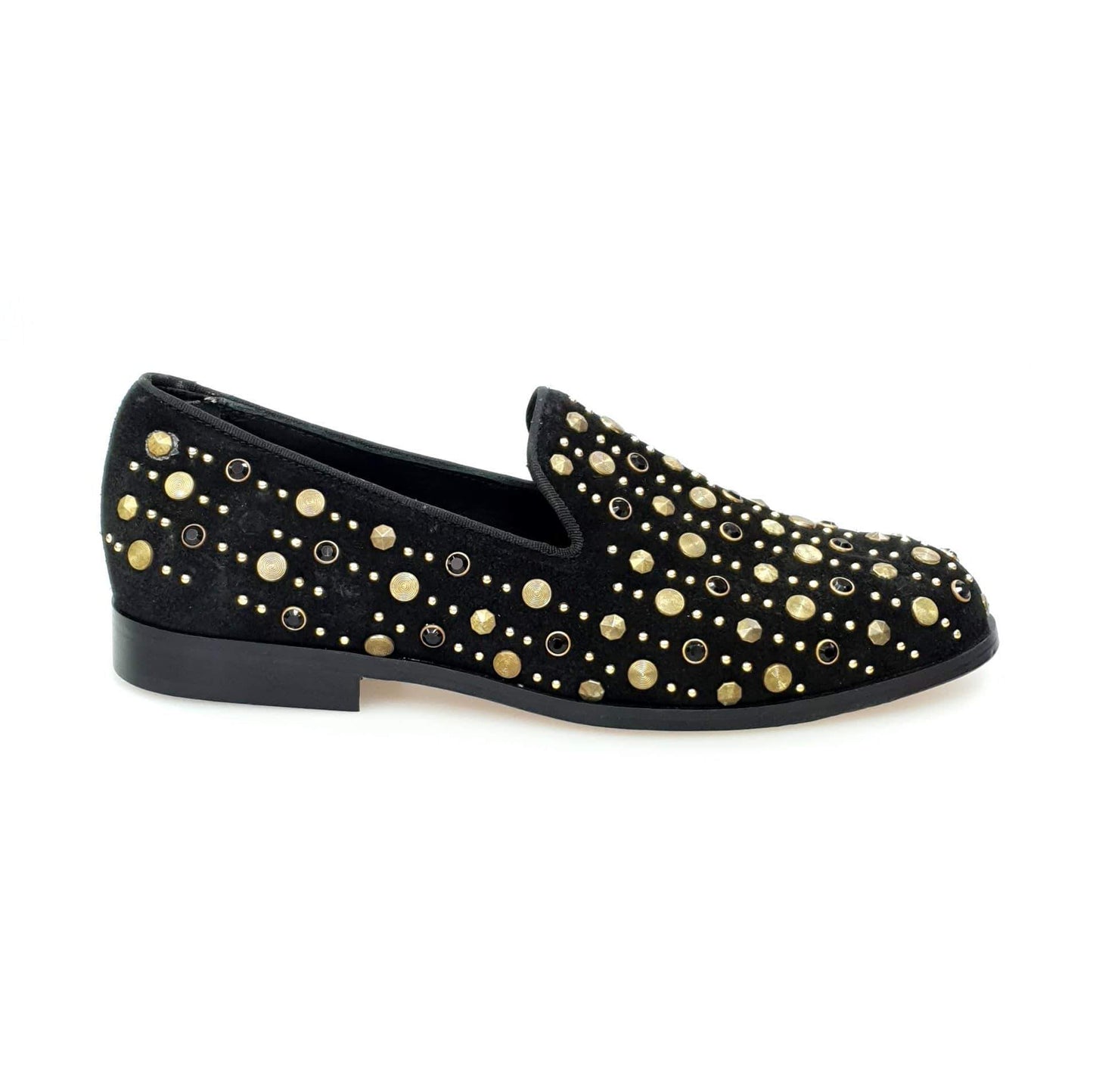 Mocassino Wishdance Jack Sparrow Pirata in camoscio nero con borchie dorate, Swarovski neri e suola in cuoio premium.