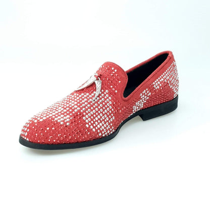 Scarpa mocassino Wishdance Lion Red Silver in camoscio rosso con miniborchie laminate rosse e argento e dettagli di zanne.