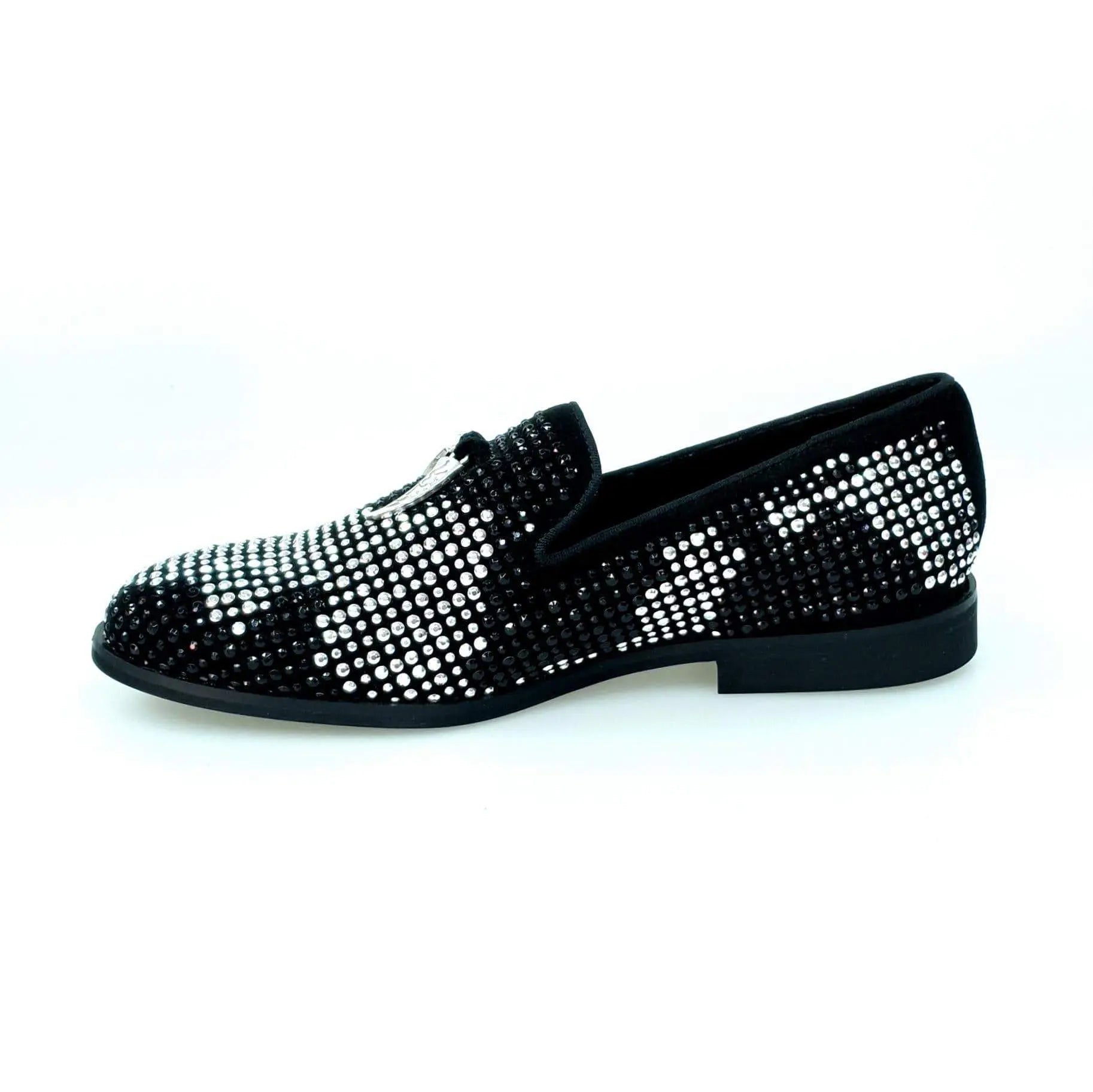 Scarpa mocassino Wishdance Lion Black Silver in camoscio nero con miniborchie nere e argento, dettagli di zanne argentate.