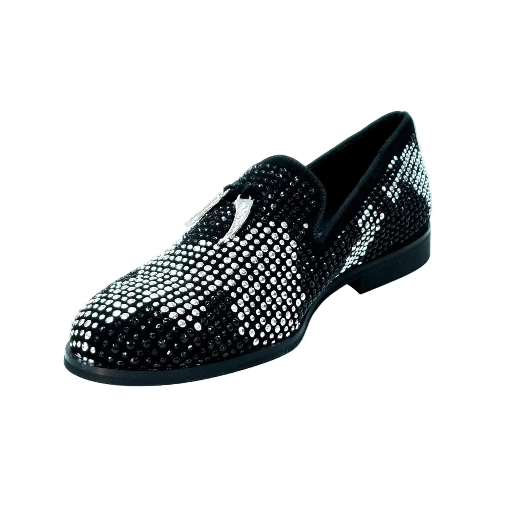 Mocassino da uomo Wishdance Lion Black Silver in camoscio nero con miniborchie nere e argento, dettagli di zanne in argento.