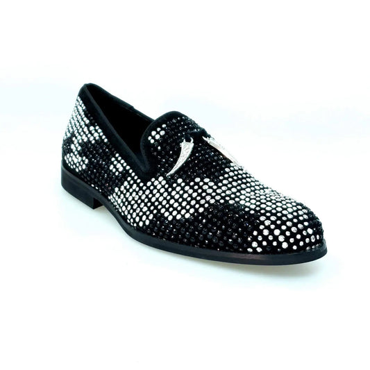 Mocassino uomo Wishdance Lion Black Silver in camoscio nero con miniborchie nere e argento, dettagli di zanne argento.