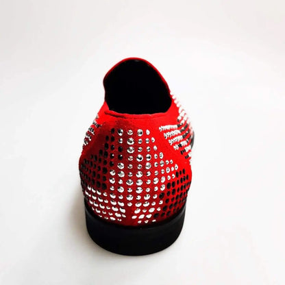 Mocassino Wishdance Lion Red Silver Black in camoscio rosso con miniborchie nere e argento, dettagli di zanne, stile elegante e moderno