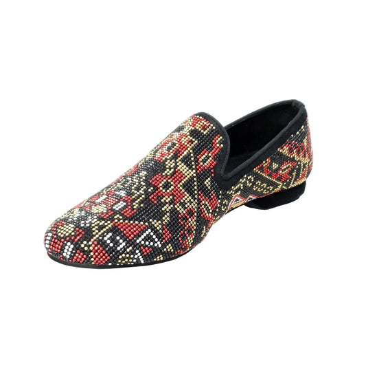 Mocassino da Uomo in Camoscio Nero e swarovski neri Con Borchiette rosse bianche e oro Stile Samakaka, vista laterale