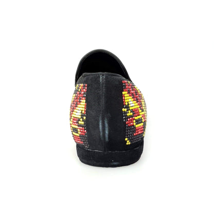 Scarpa mocassino Wishdance Samakaka Yellow in camoscio nero con Swarovski neri e borchiette bianche, rosse e gialle.