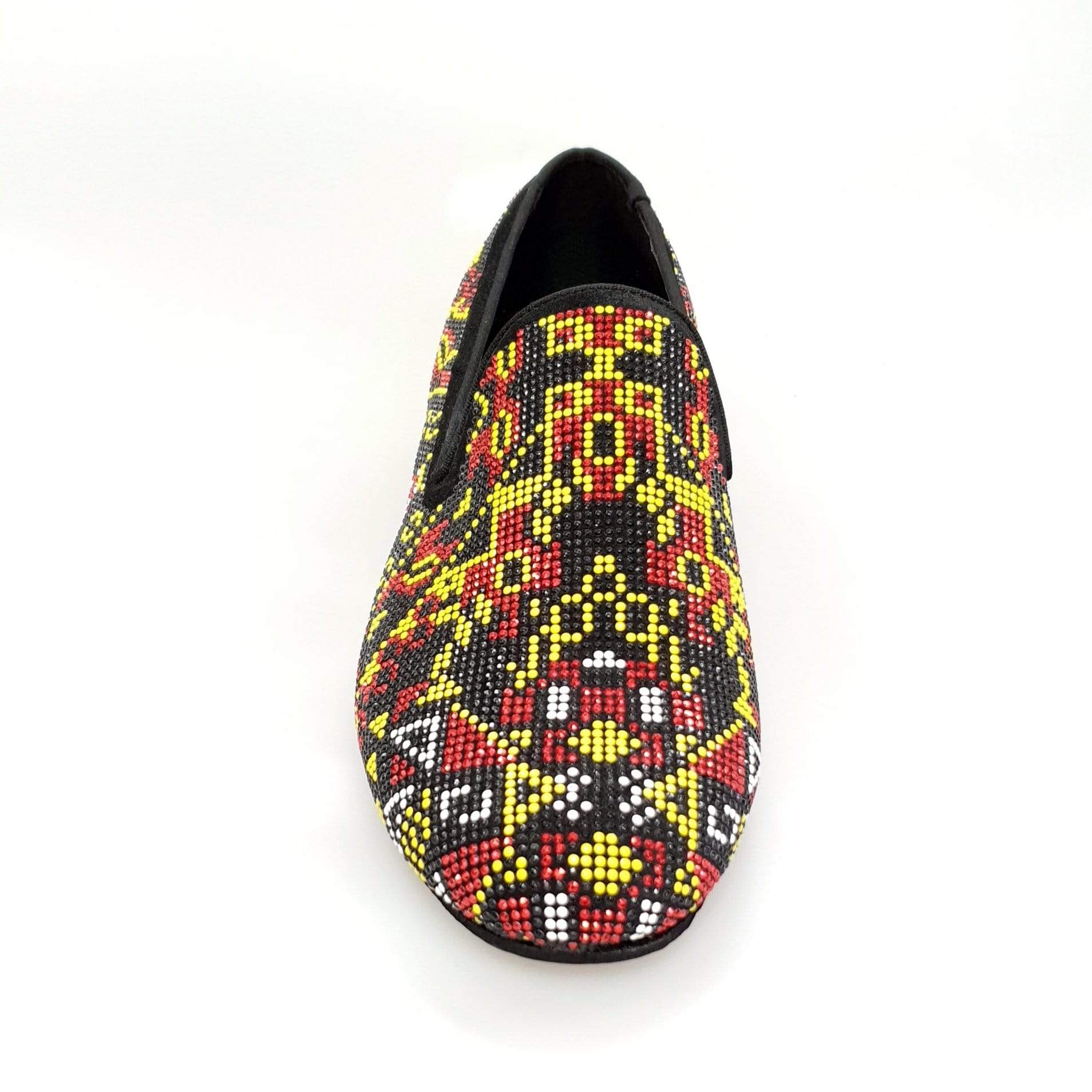 Scarpa mocassino Wishdance Samakaka Yellow (800PW) in camoscio nero con Swarovski neri e borchiette bianche, rosse e gialle.