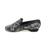 Load image into Gallery viewer, Wishdance Mocassino Viper Nero in Camoscio Nero Swarovski neri e miniborchie

