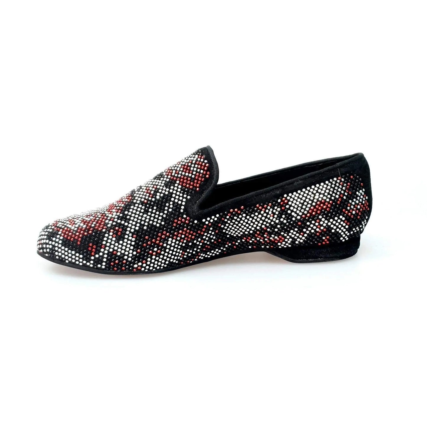 Mocassino Wishdance Viper Red in camoscio nero con dettagli Swarovski rossi e bianchi, suola in gomma.