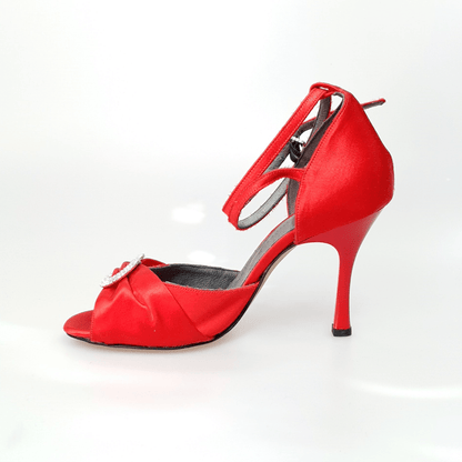 Sandalo Outlet in raso rosso con inserto strassato e tacco a rocchettino smaltato rosso, scarpa elegante e femminile