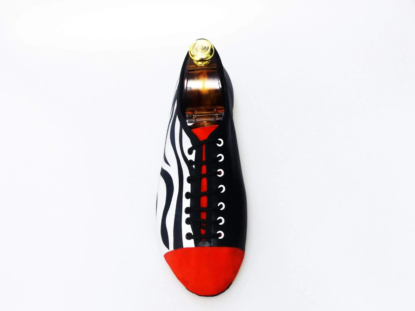 Scarpa Jazz Wishdance Savana unisex in pelle nera con fantasia zebrate e punta personalizzata, stile elegante e originale