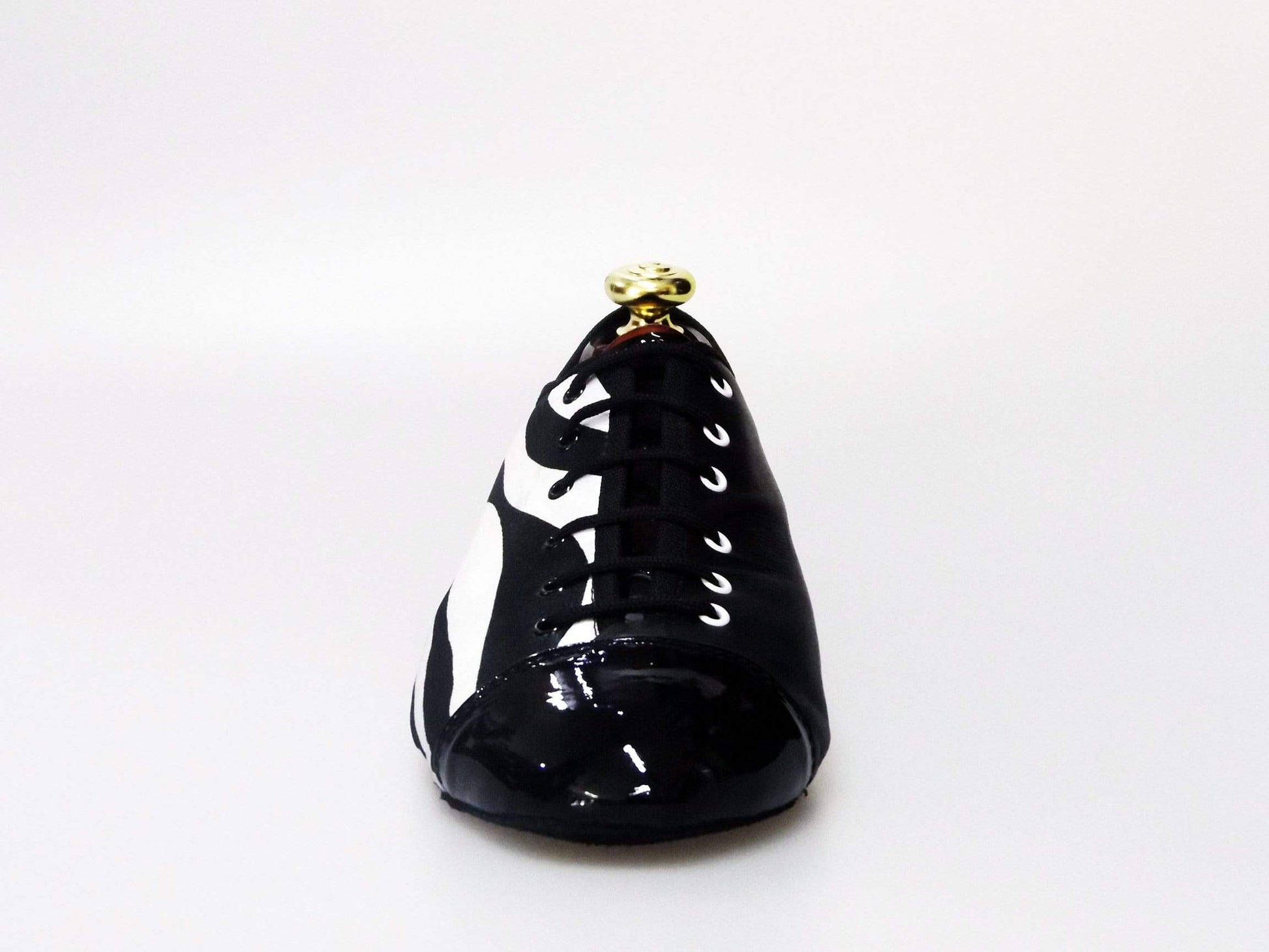 Scarpa Jazz unisex Wishdance Savana NY09 in pelle nera con fantasia zebrata e punta in vernice nera, stile elegante e originale.
