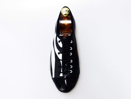 Scarpa Jazz unisex Wishdance Savana in pelle nera con fantasia zebrata e punta in vernice nera, stile elegante e unico.