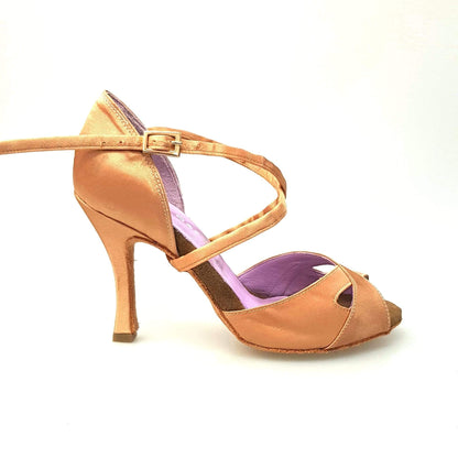 Scarpa Wishdance Ely QC da donna in raso carne con cinturino incrociato sul collo, tacco rocchettino, elegante e semplice.