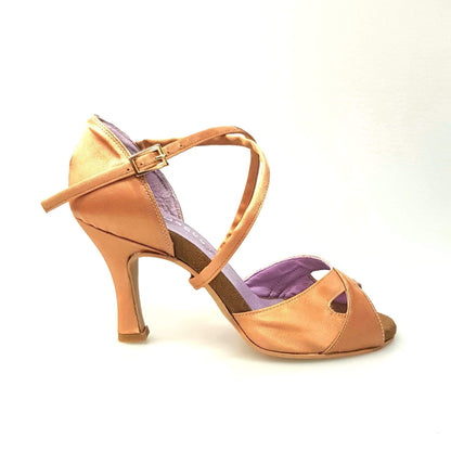 Scarpa Wishdance Ely QC da donna in raso carne con cinturino incrociato e tacco rocchetto, vista frontale.