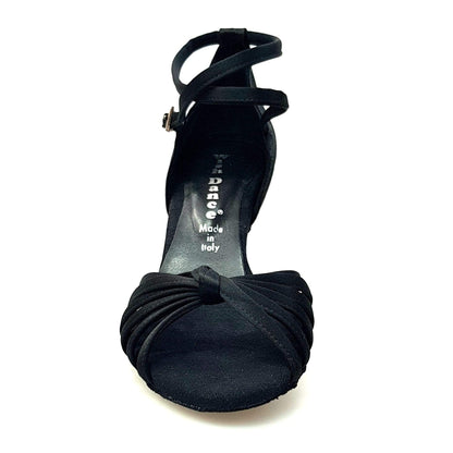 Scarpa da ballo Wishdance Patty QB in raso nero con fascette, cinturino doppio sulla caviglia e tacco a rocchetto.