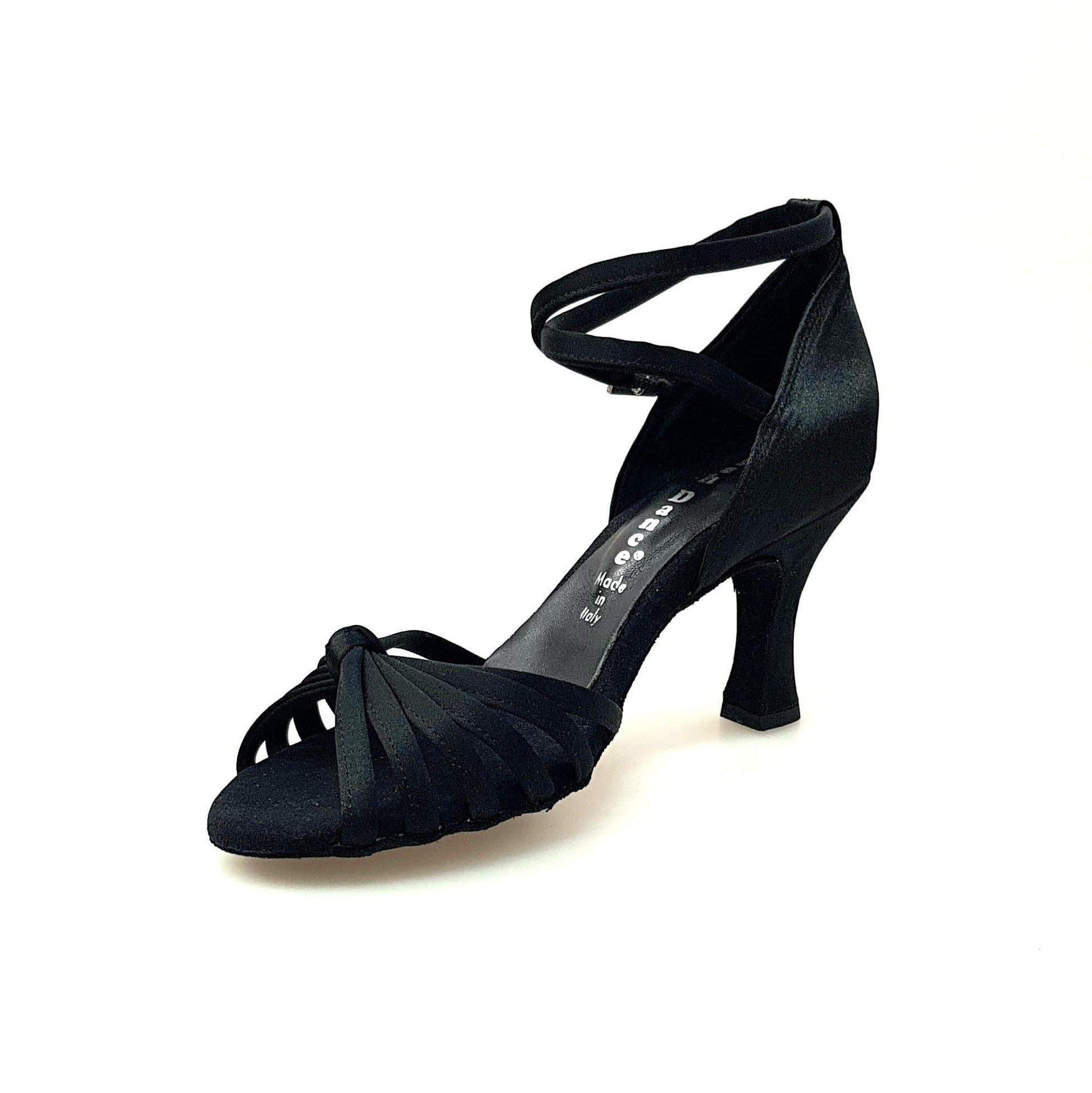 Scarpa da ballo donna Wishdance Patty QB in raso nero con fascette, cinturino doppio e tacco a rocchetto.