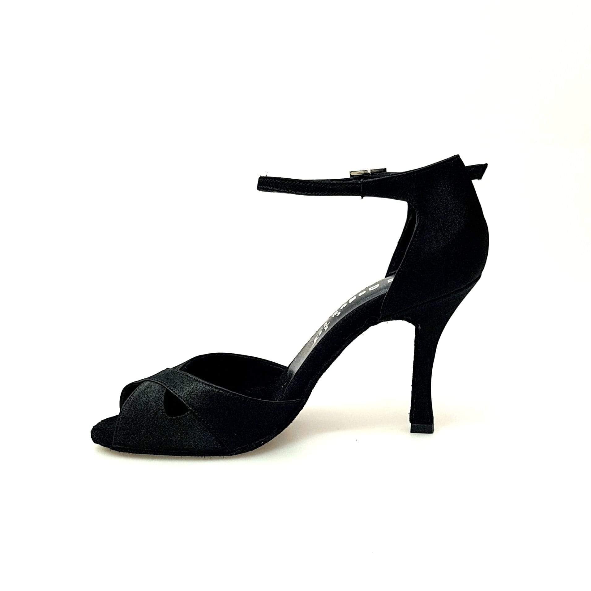 Scarpa da ballo Wishdance Ely QA in raso nero con cinturino singolo e tacco rocchetto, modello base da donna.