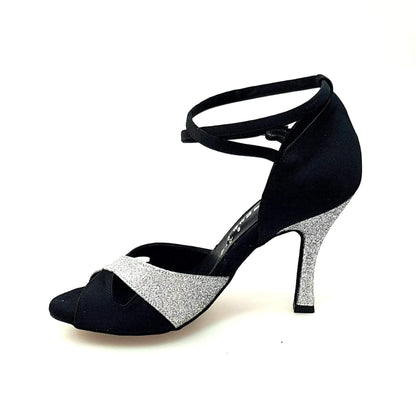 Scarpa da donna Wishdance Ely QB in raso nero e glitter argento con cinturino doppio sulla caviglia e tacco rocchetto.