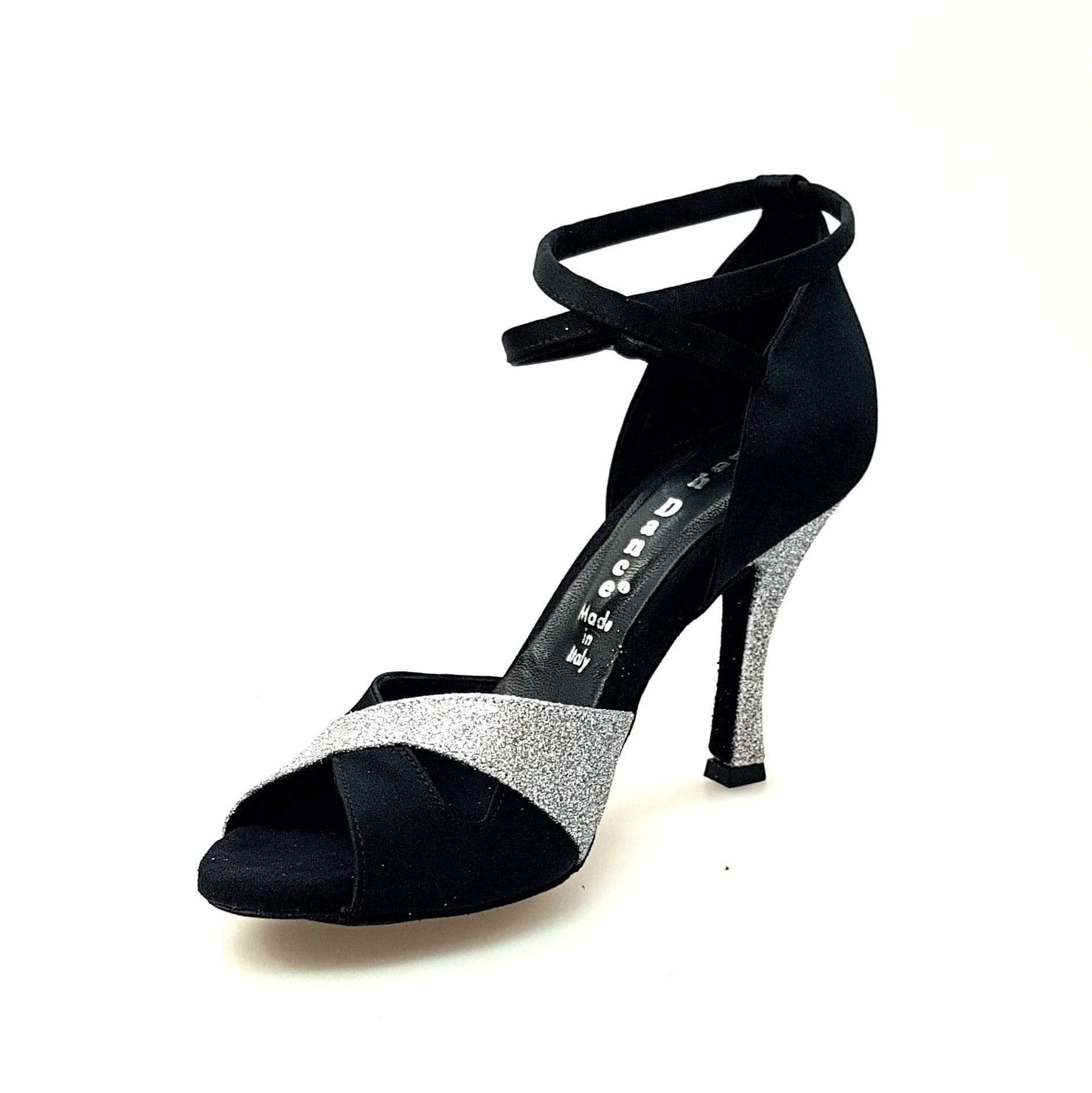 Scarpa da donna Wishdance Ely QB in raso nero e glitter argento con cinturino doppio e tacco rocchettino, elegante e brillante.