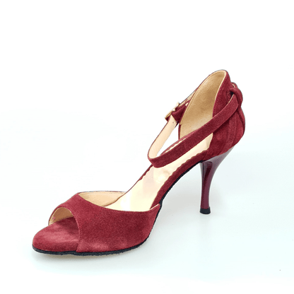 Scarpa in camoscio rosso Granada Bordeaux con tacco a spillo, calzatura elegante e femminile, vista frontale.