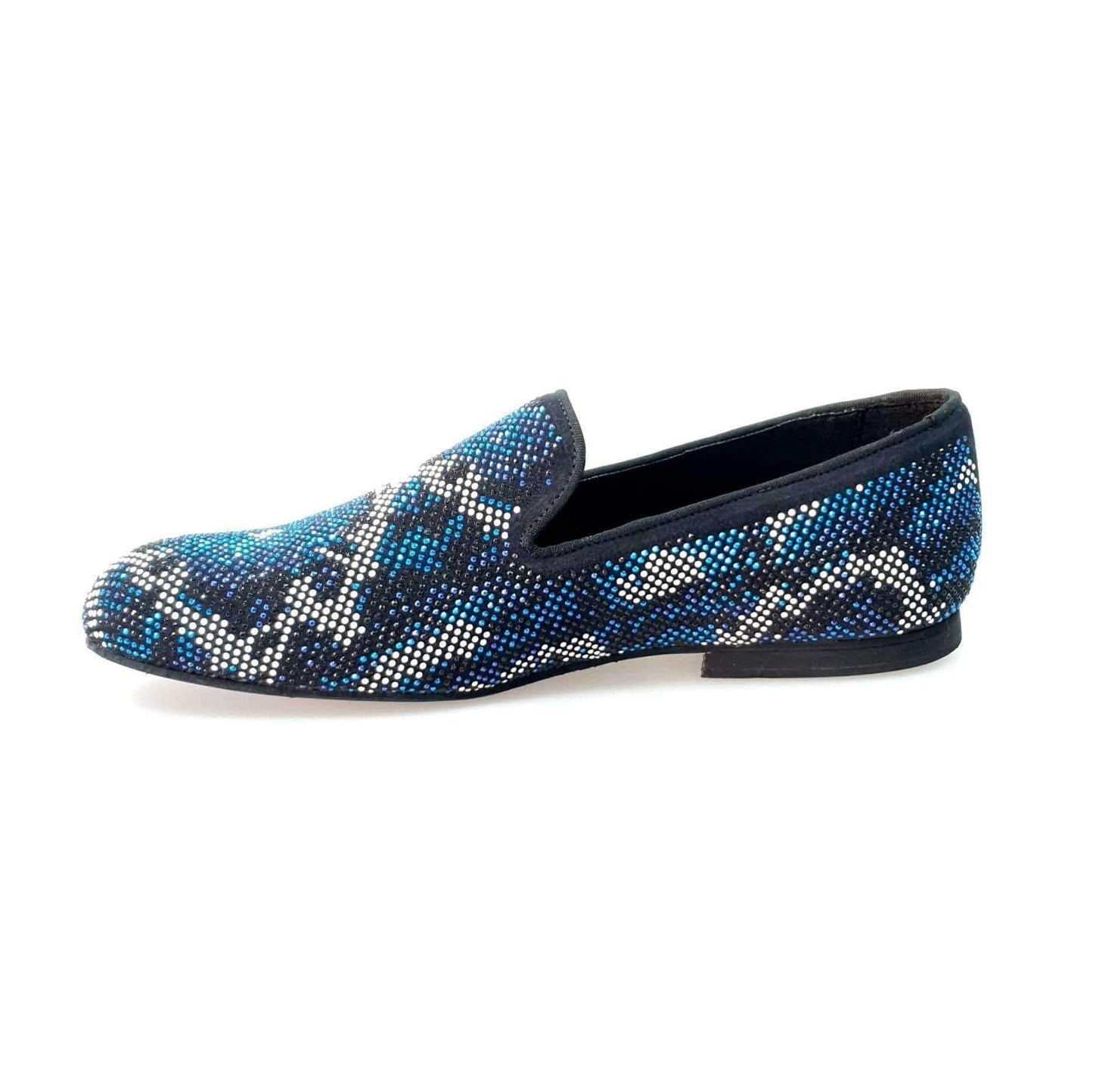 Mocassino da uomo Wishdance Viper Blue in camoscio blu con dettagli Swarovski blu, bianco e nero, su fondo micro.