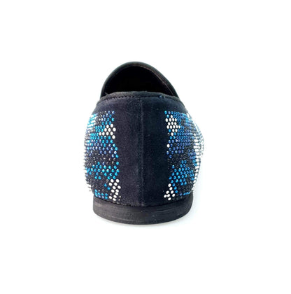 Scarpa mocassino Wishdance Viper Blue in camoscio blu con dettagli Swarovski blu, bianco e nero, fondo micro elegante.